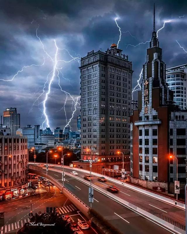 6b274335a4bb4746910fc2425d876f01